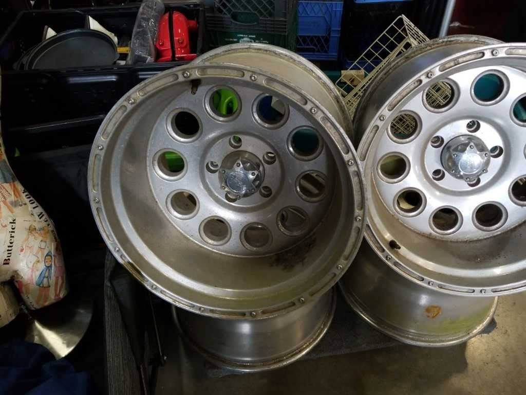 SET OF 4 PACER 17 INCH TRUCK RIMS