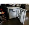 Image 3 : SMALL BAR FRIDGE