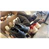 Image 3 : 2 boxes of various shoes