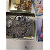 Image 3 : 2 TINS OF JEWELERY