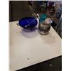 Image 1 : VASE OF NECKLACES AND BLUE GLASS SALAD BOWL WITH UTENSILS