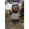 Image 2 : 2 GAS LIFT OFFICE CHAIRS