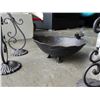 Image 4 : 4 decorative metal stands and cast iron bird bath