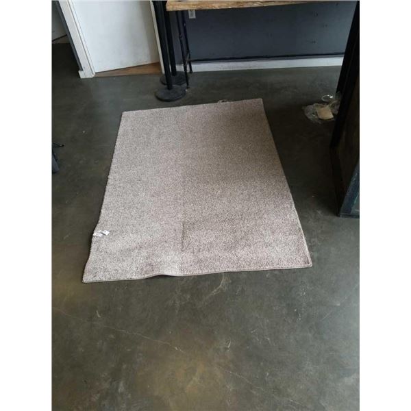 MOHAWK 5 X 7 FOOT AREA RUG