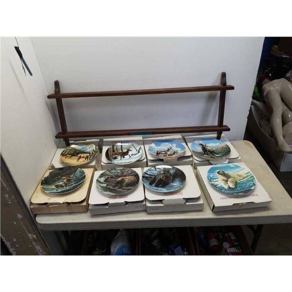 BRADFORD EXCHANGE WILD AND FREE: CANADA'S BIG GAME 8 COLLECTOR PLATE SET WITH STAND