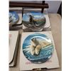 Image 5 : BRADFORD EXCHANGE WILD AND FREE: CANADA'S BIG GAME 8 COLLECTOR PLATE SET WITH STAND