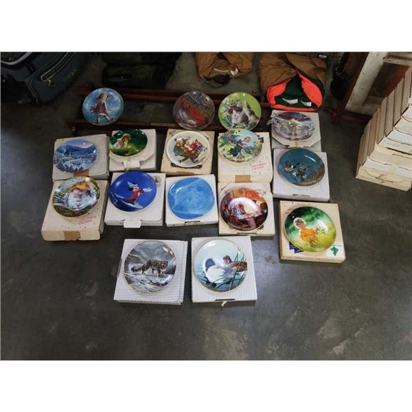 16 VARIOUS BRADFORD EXCHANGE COLLECTOR PLATES AND 2 PLATE SHELVES - INCLUDING 2 FEDERAL DUCK STAMP C