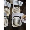 Image 4 : 4 WHITE DINING CHAIRS