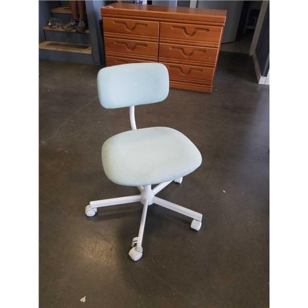 GAS LIFT OFFICE CHAIR