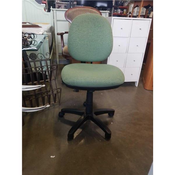 GREEN GAS LIFT OFFICE CHAIR