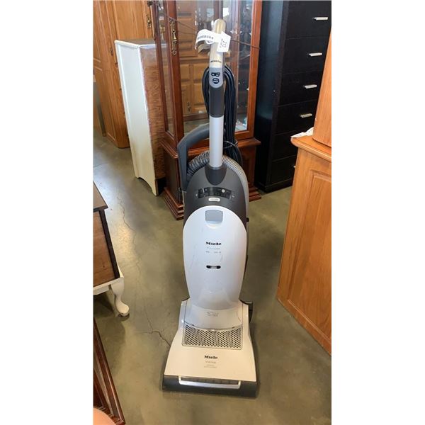 WHITE MIELE PIROUETTE POWER PLUS UPRIGHT VACUUM