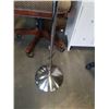 Image 5 : FLEXIBLE 2 HEADED FLOOR LAMP