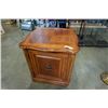 Image 8 : STANLEY FURNITURE SOLID WOOD SIDE TABLE WITH STORAGE - 28 X 28 INCHES X 28.5 TALL