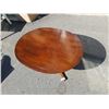 Image 2 : VINTAGE OVAL COFFEE TABLE - 44 INCHES X 30 X 17 TALL
