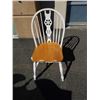 Image 5 : MAPLE AND WHITE DINING TABLE WITH LEAF AND 4 CHAIRS - 4 X 3 FOOT X 29 INCHES TALL WITH 12 INCH LEAF