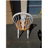 Image 6 : MAPLE AND WHITE DINING TABLE WITH LEAF AND 4 CHAIRS - 4 X 3 FOOT X 29 INCHES TALL WITH 12 INCH LEAF