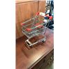 Image 1 : VINTAGE MINI SHOPPING CART