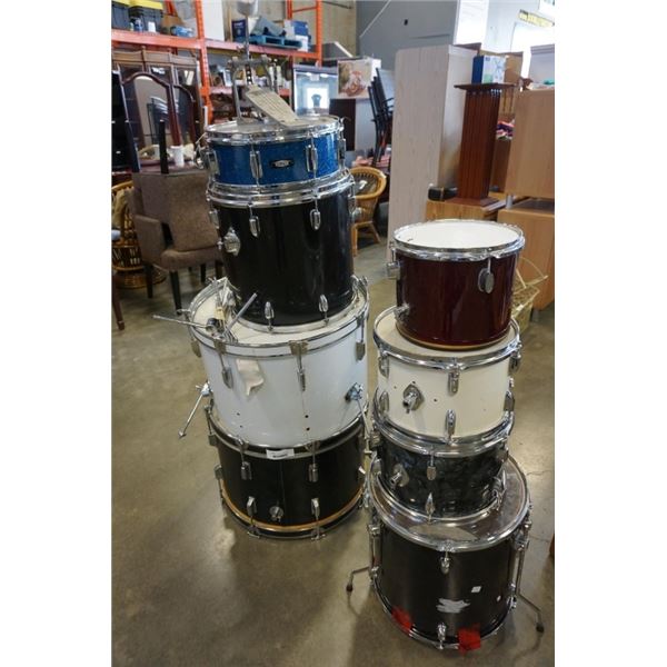 LOT OF DRUMS - 5 TOMS, SNARE AND 2 BASS DRUMS