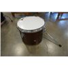 Image 2 : LOT OF DRUMS - 5 TOMS, SNARE AND 2 BASS DRUMS