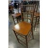 Image 9 : 4 WOOD BAR STOOLS