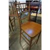 Image 8 : 4 WOOD BAR STOOLS