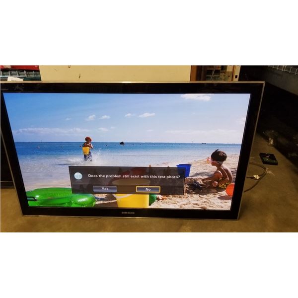 SAMSUNG 50 INCH PLASMA DISPLAY TV - WORKING, HAS LINES