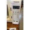 Image 3 : WHITE PANASONIC INVERTER MICROWAVE