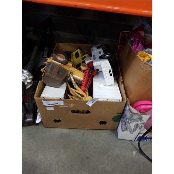 LOT OF METAL TOY VEHICLES, TRAILERS, TOWTRUCK, TONKA