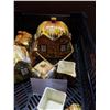 Image 2 : 16 PIECE PRICE BROS COTTAGE WARE SET - TEAPOT, CREAM AND SUGAR, CONDIMENT POTS, SALT AND PEPPER, COO
