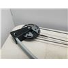 Image 4 : YOUTH COMPOUND BOW WITH WRISTGUARD AND 2 ARROWS