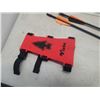 Image 9 : YOUTH COMPOUND BOW WITH WRISTGUARD AND 2 ARROWS