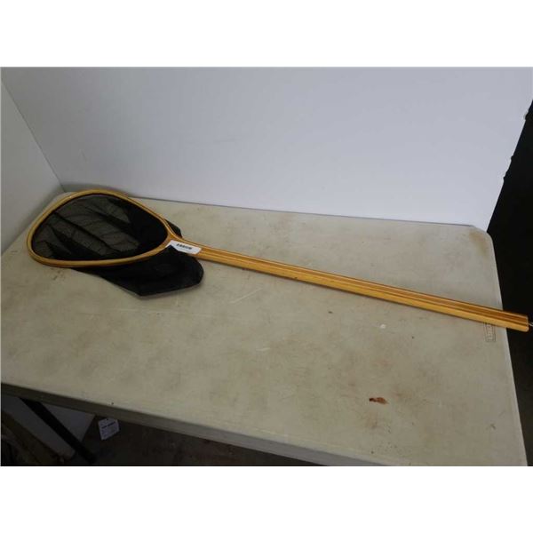 31" wood handle fishing net - damaged