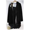Image 1 : MENS BATHROBE BLACK KEMUSI