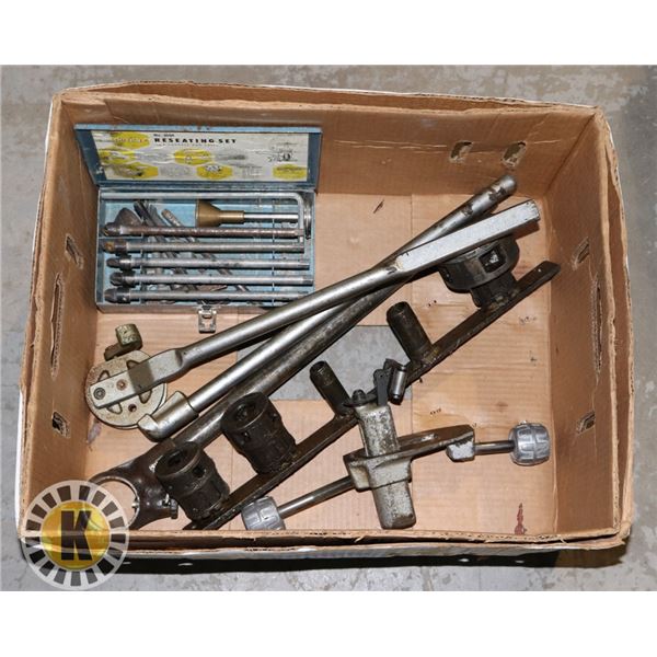 BOX OF PIPE THREADERS WITH BOX OF BITS