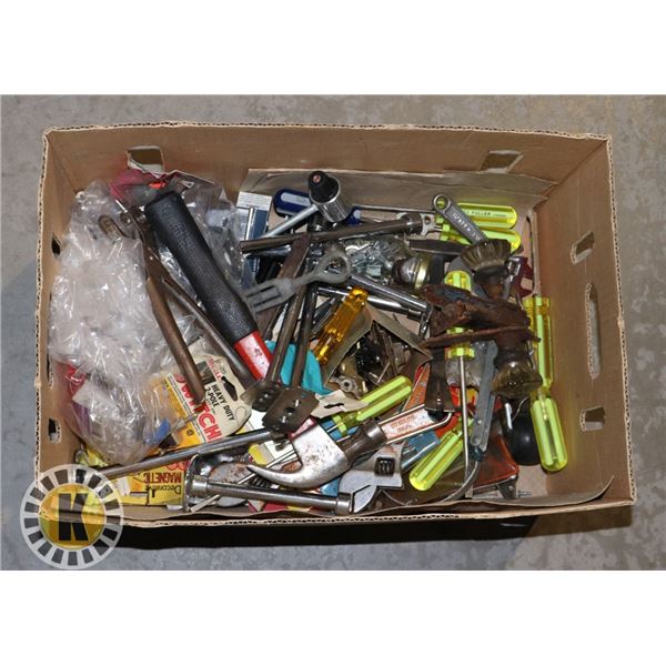 BOX OF ASSORTED ITEMS WITH ANTIQUE DOOR HANDLE