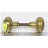 Image 1 : BRASS DOOR KNOB