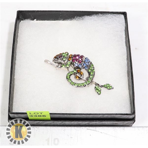 GECHO ON A BRANCH RHINESTONE BROOCH