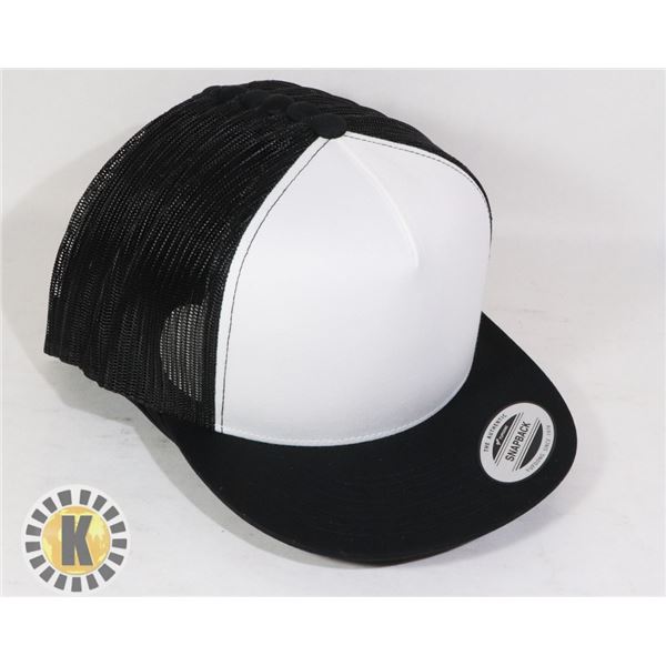 BUNDLE OF 6 BLACK AND WHITE SNAP BACKS