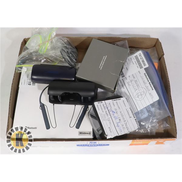 FLAT OF HEADPHONES AND ACCESSORIES