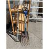 Image 1 : Yard tools