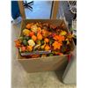 Image 1 : Large box fall decor with lights