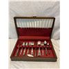 Image 2 : Flatware case with some flatware