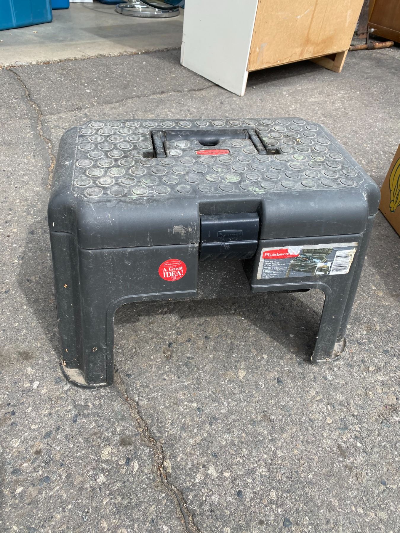 Rubbermaid step tool box Outlet
