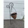 Image 1 : Hanging planter
