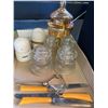 Image 1 : Insulators, lidded jar and 3 knives