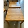 Image 2 : Coffee and twosome tables