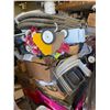 Image 2 : Large Pallet storage locker and auction goods
