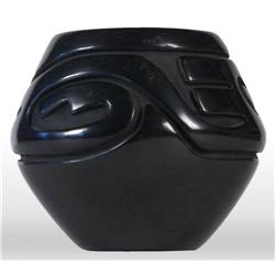 Santa Clara Pot by Stella Chavarria