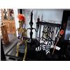 Image 1 : Dancing Skeleton & Prisoner in Cell