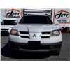 Image 2 : H4 --  2003 MITSUBISHI OUTLANDER LS , White , 246076  KM's
